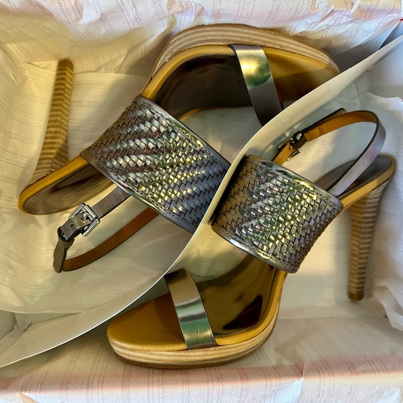 COACH! New, never worn pewter, heeled dress strap, sandals. Women’s size US 9.5. - Picture 6 of 6